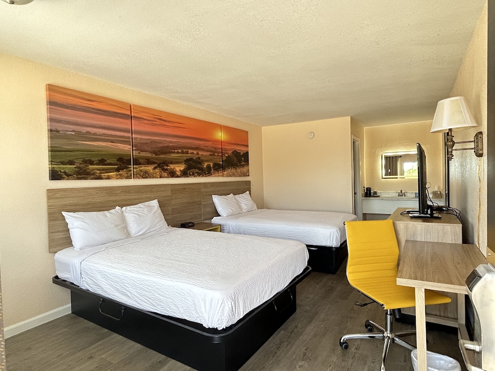 Days Inn by Wyndham Branson Near Theatre District - photo 5