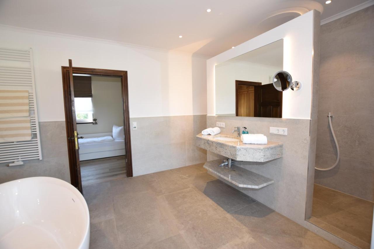 Landhaus Hideaway Mit Aussenpool Sauna Und Kamin — 4-Star Luxury Hotel in Bosau, Germany