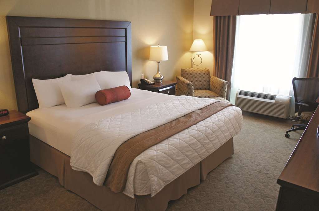 La Quinta Inn & Suites by Wyndham Bismarck - photo 17