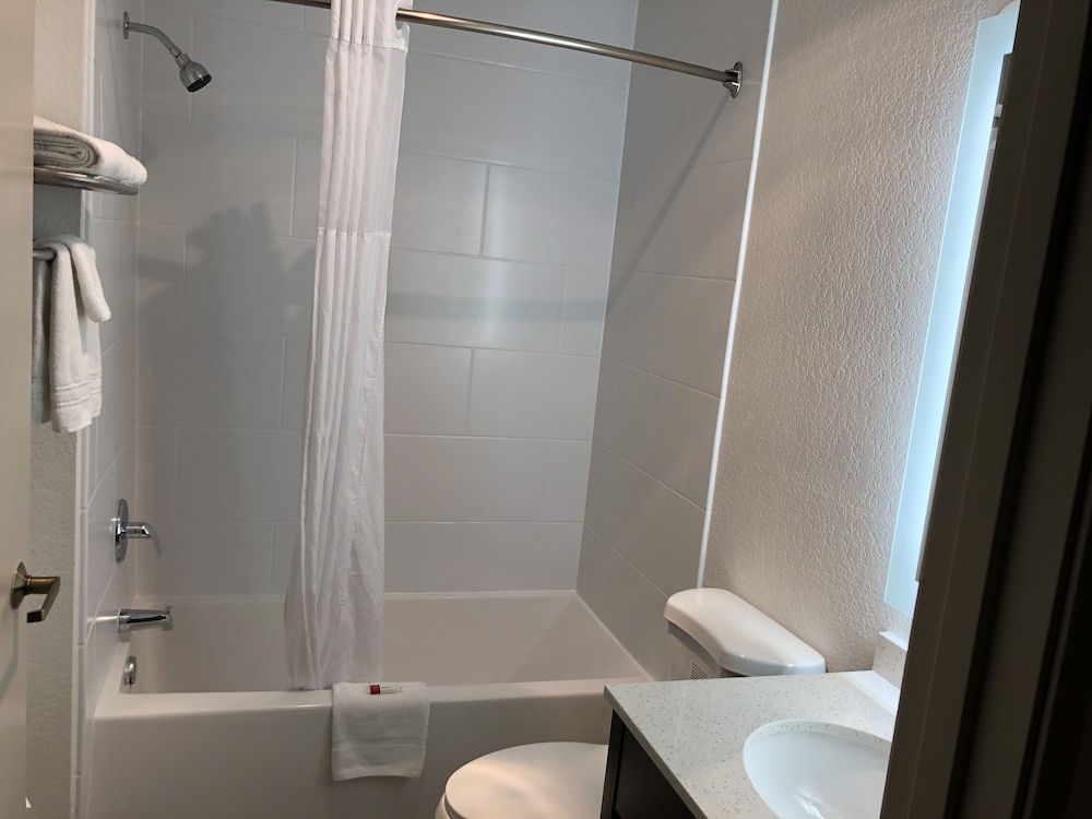 Red Lion Inn & Suites Elk Grove Village - photo 26