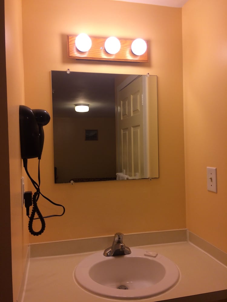 Oswego Inn - photo 30