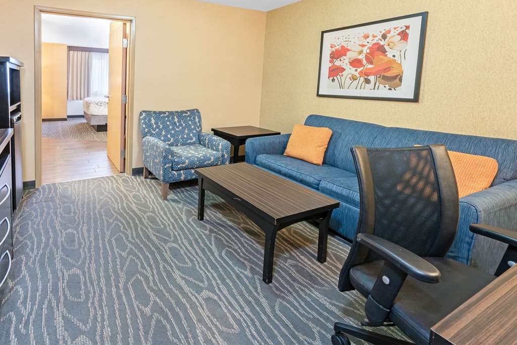 La Quinta Inn & Suites by Wyndham Logan - photo 22