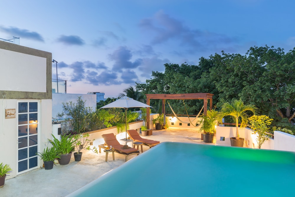Rooftop pool