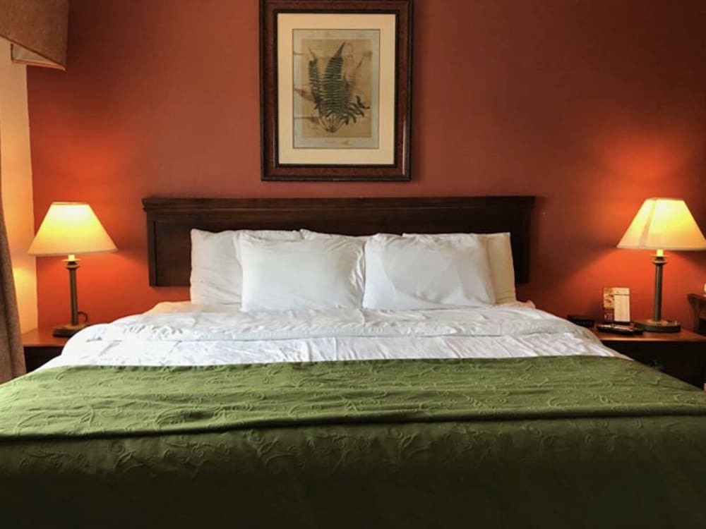 Munising Motel - carbon neutral hotel in Munising