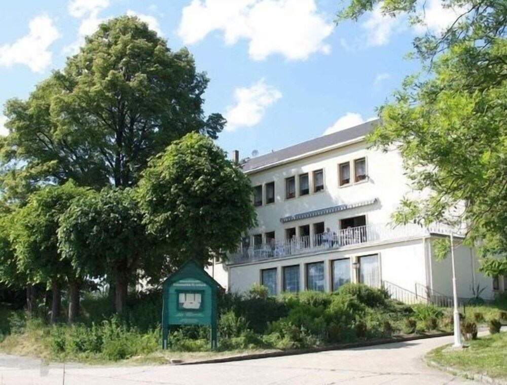 Panorama Hotel Felsenmühle — hotel in Ebersbach