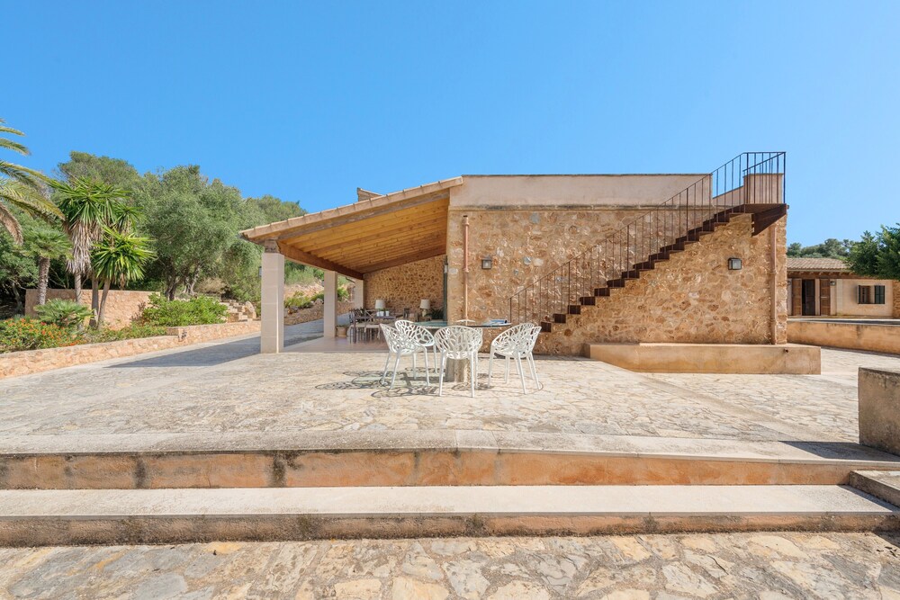 Rafal Pai in Art With 6 Bedrooms and 6 Bathrooms in Arta, Spain