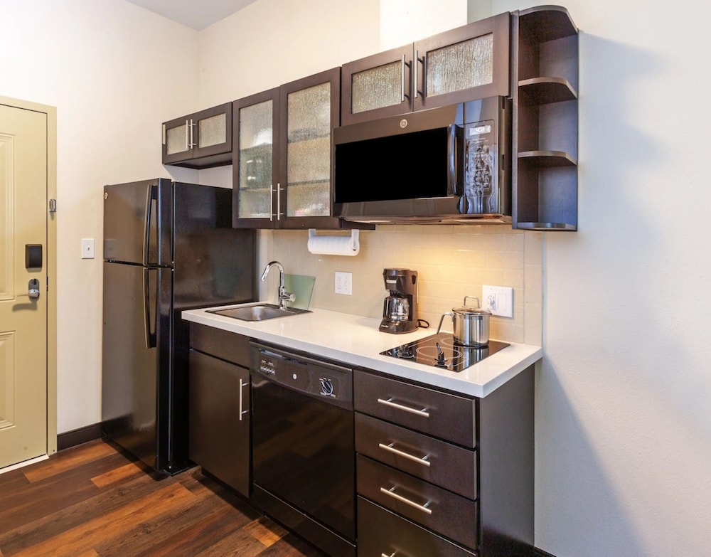 Candlewood Suites Midland SW by IHG - photo 14
