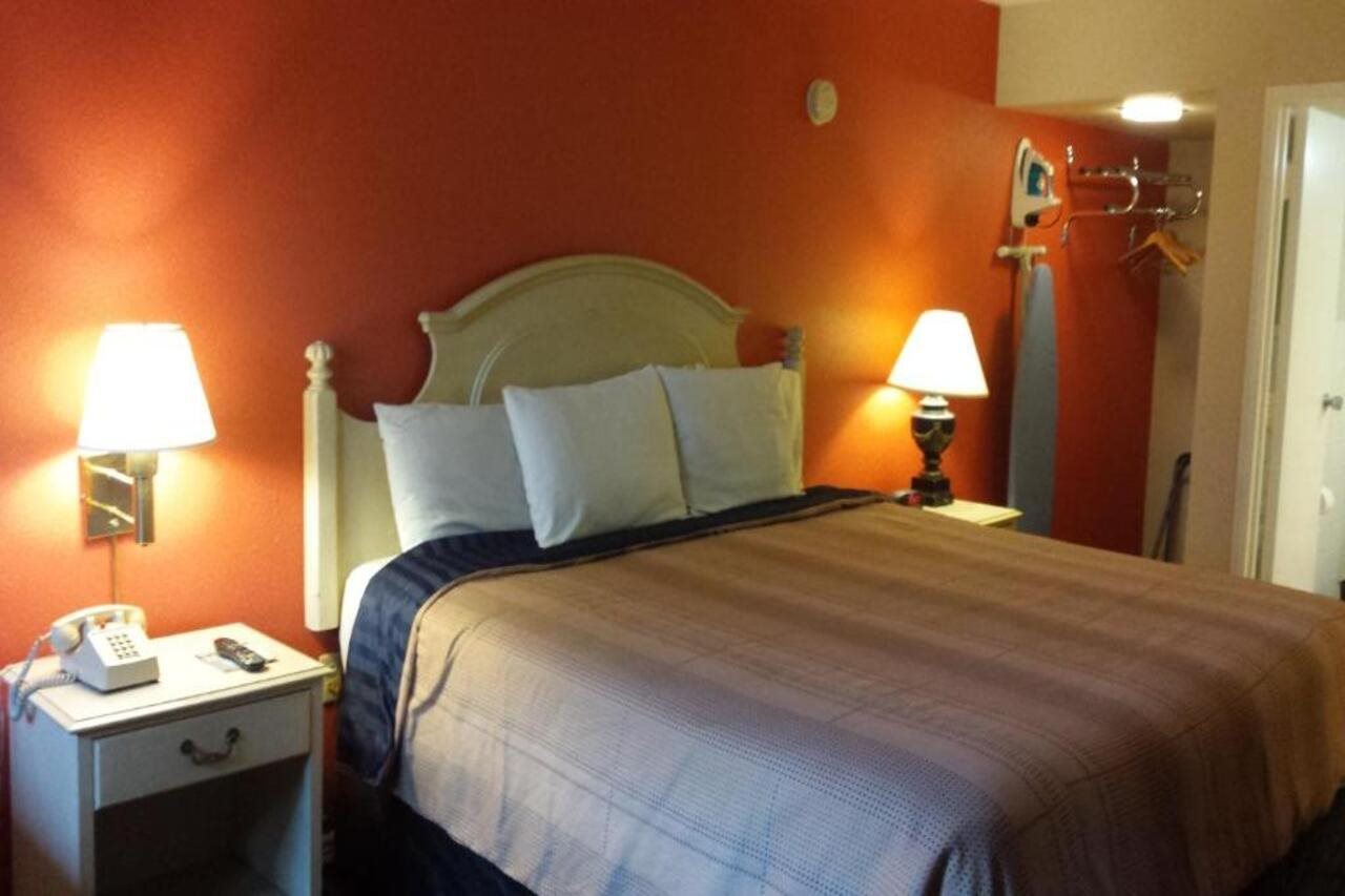 Days Inn by Wyndham Hot Springs - photo 9