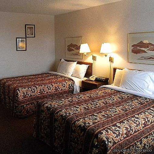 Magnuson Hotel Lansing - photo 3