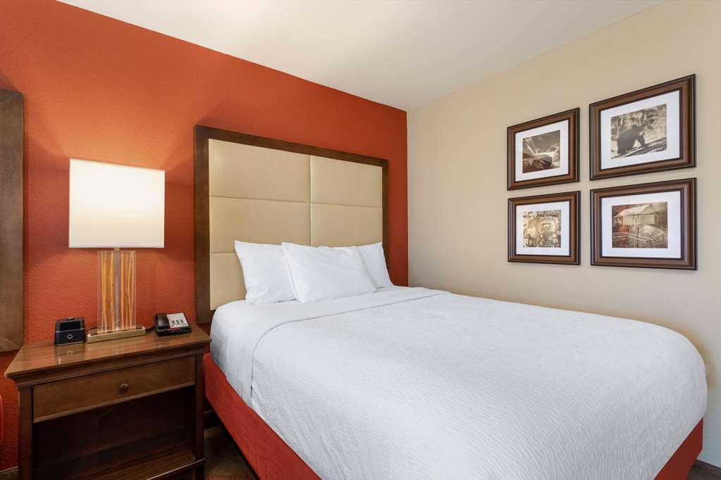 La Quinta Inn & Suites by Wyndham Pigeon Forge - photo 16