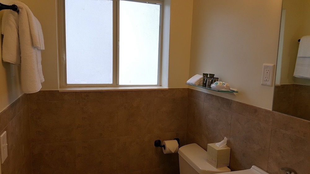 Le Cabanon Motel - photo 42