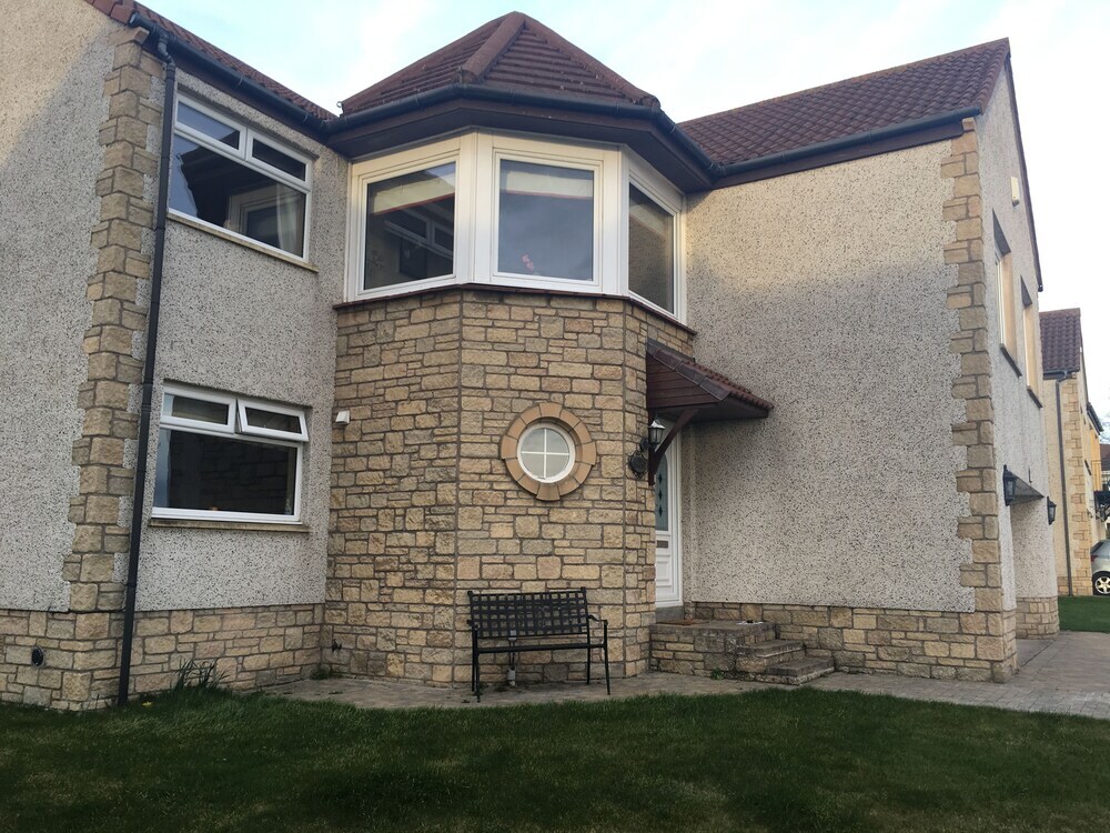 Bridge View - carbon neutral hotel in Dalgety Bay