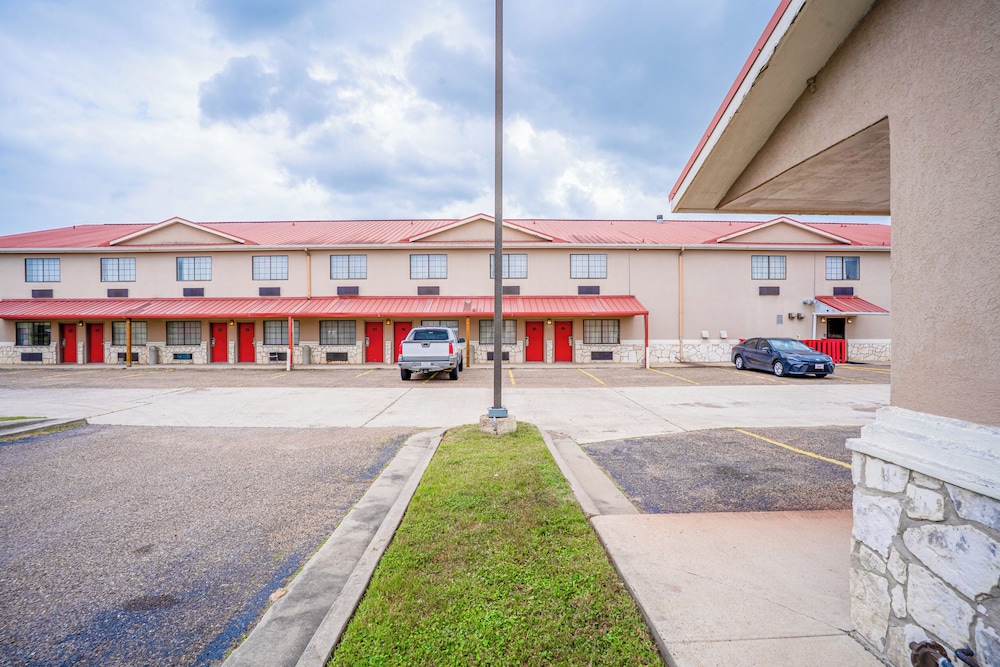 Texan Inn By Oyo Beeville Us 181 - photo 89