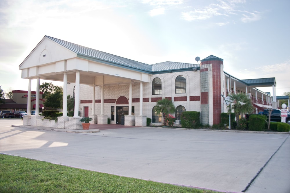 Days Inn by Wyndham New Braunfels - photo 24