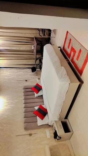 Hotel royal stay in Unknown City, India