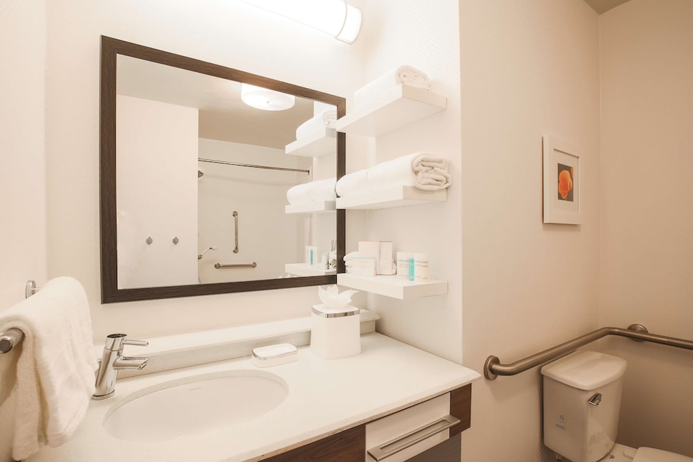 Hampton Inn And Suites Camarillo - photo 33
