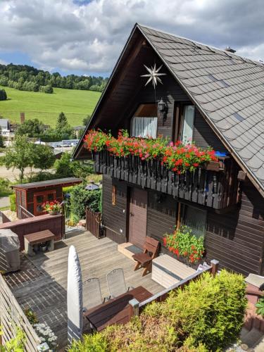 Ferienhaus an der Fichtelbergbahn — hotel in Neudorf-Bornstein