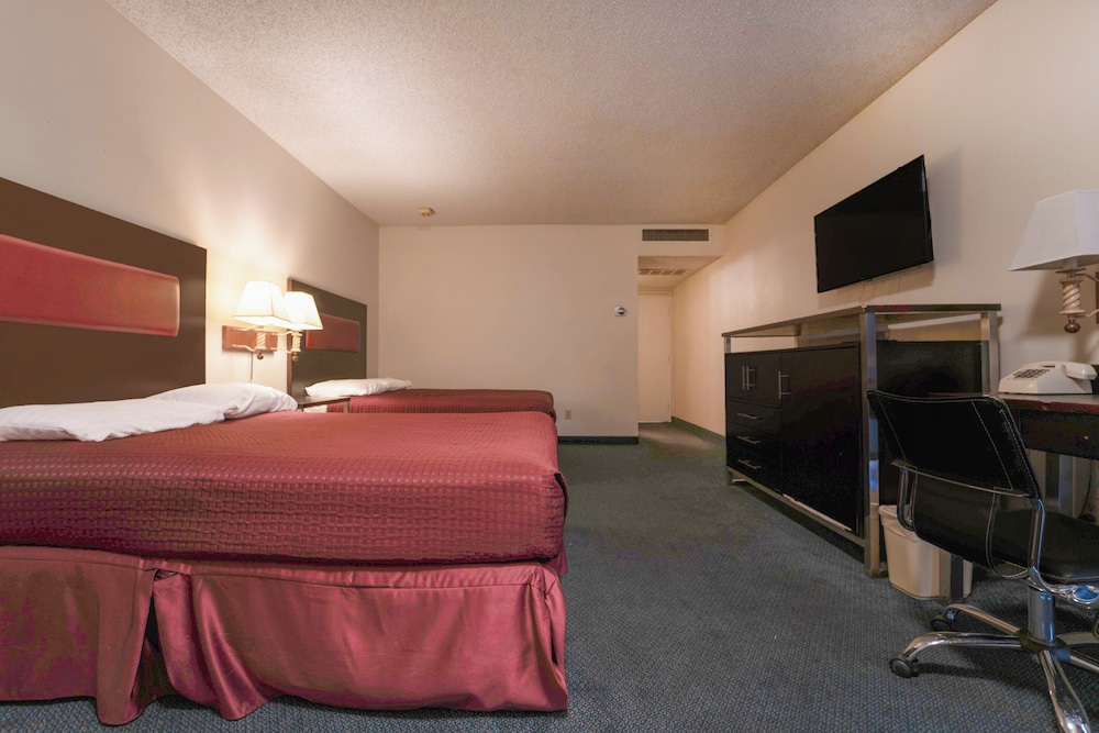 Royal Plaza Inn Indio - photo 39