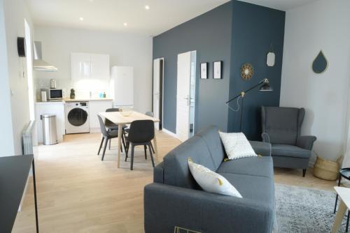 T3 de Charme Situe En Hyper Centre Avec Wifi Linge Draps Savons Et Serviettes Fournis — hotel in Cognac