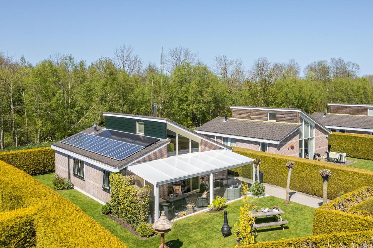 Vakantiewoning met serre en airconditioning — hotel in Tzummarum