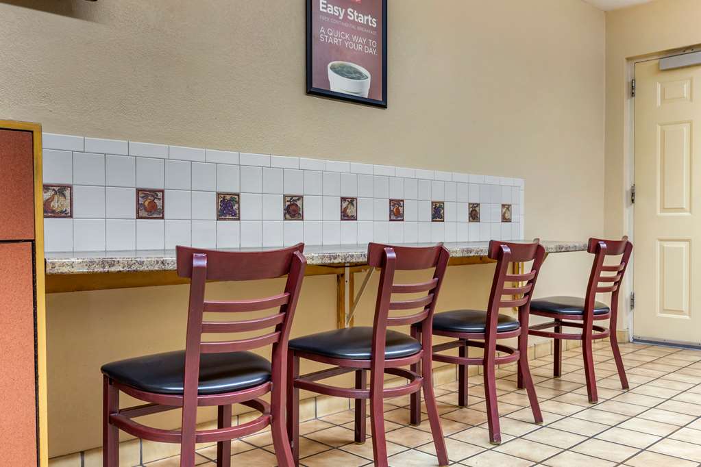 Econo Lodge Fayetteville I 95 - photo 26