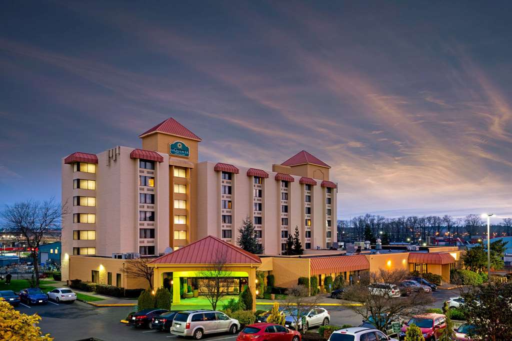 La Quinta Inn & Suites by Wyndham Tacoma Seattle - photo 5