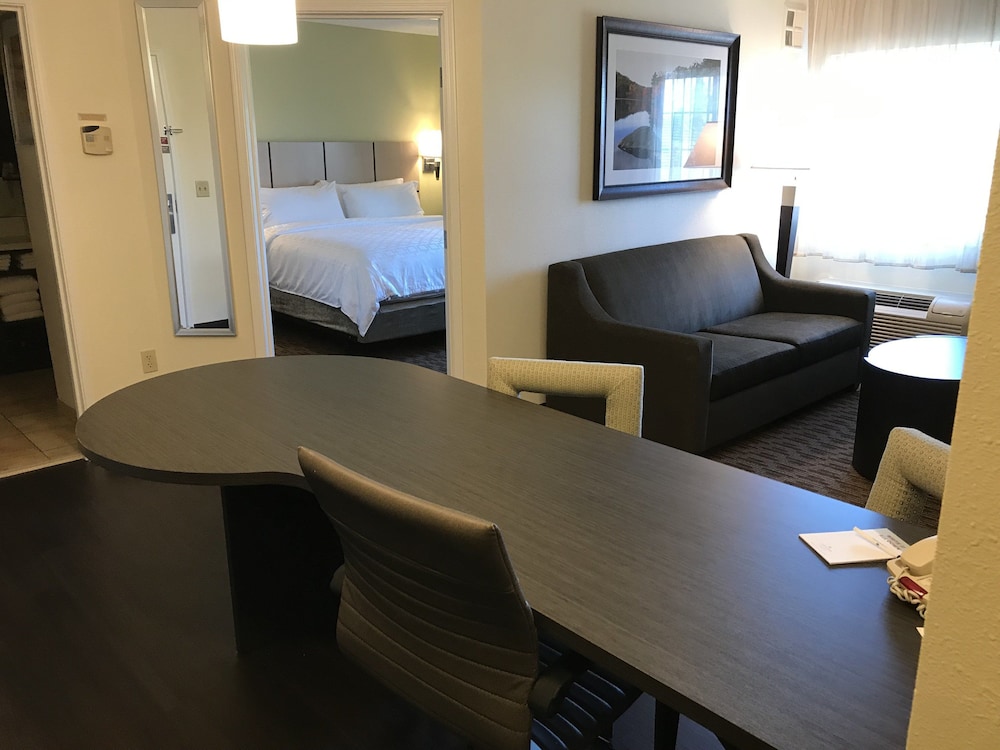 Candlewood Suites Fort Wayne an IHG Hotel - photo 3