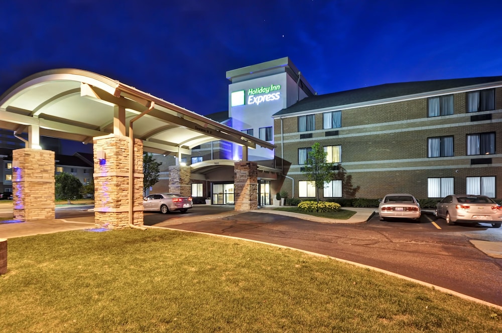 Holiday Inn Express Romulus Detroit Airport - photo 37