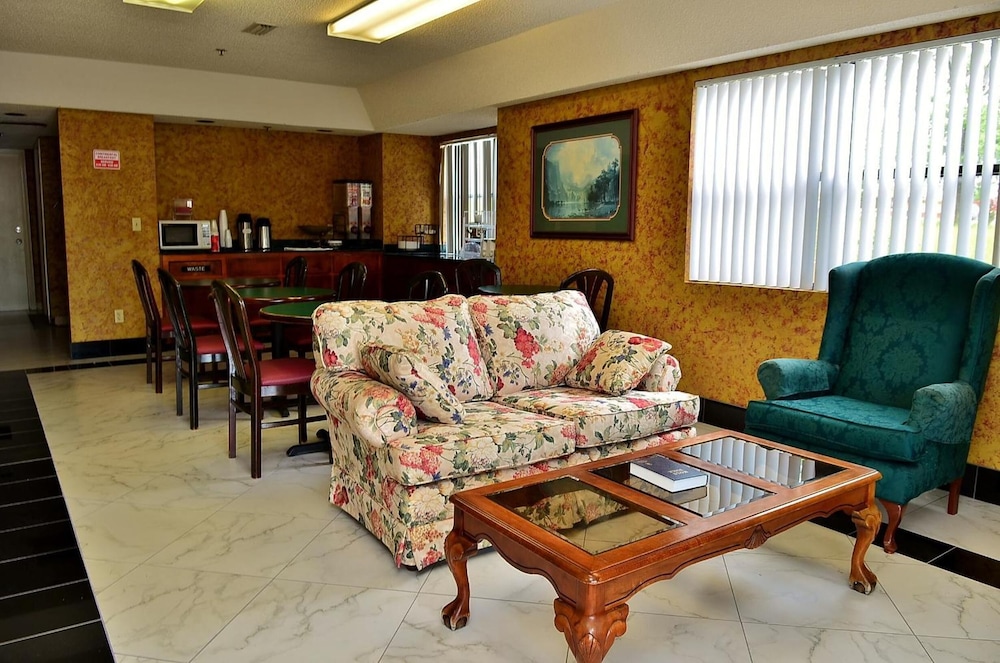 Executive Inn Opp - photo 4