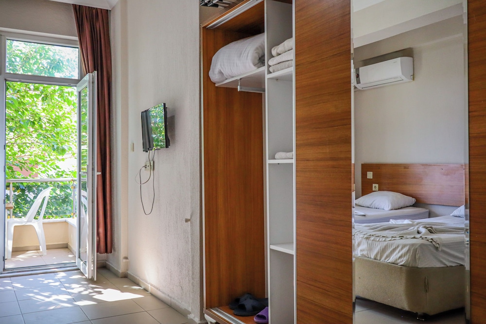 Ozden Apart Otel in Burhaniye, Turkey