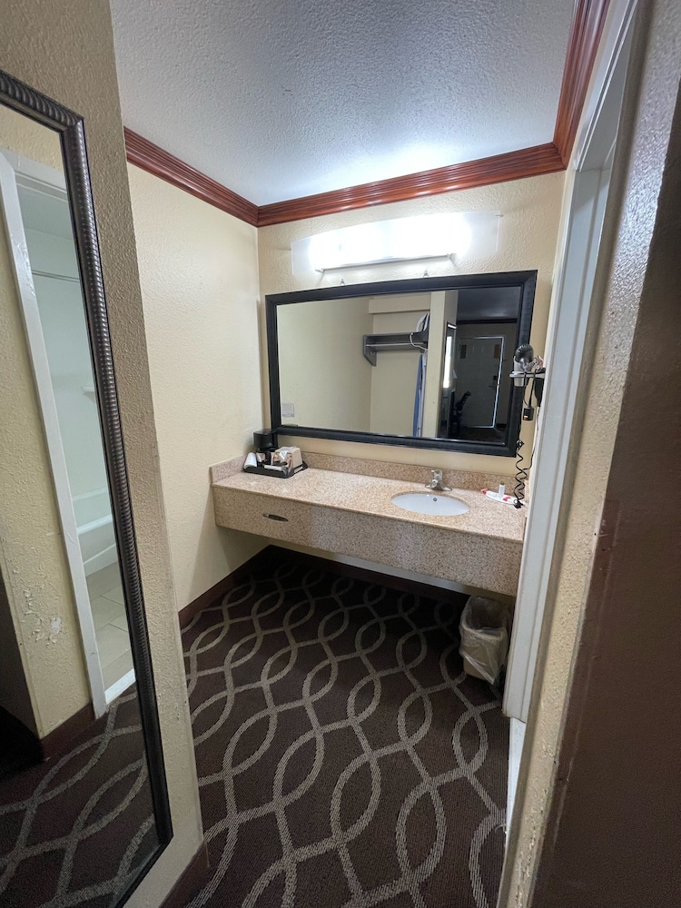 Super 8 by Wyndham San Marcos - photo 13