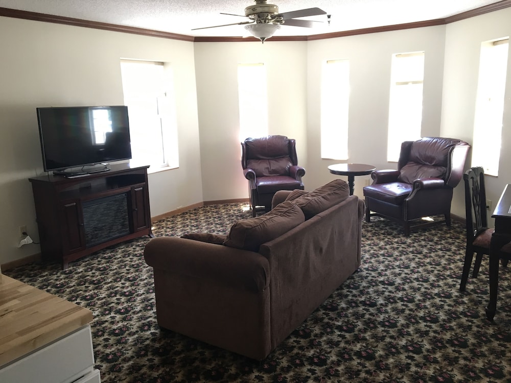 Roosevelt Inn Mount Rushmore - photo 20