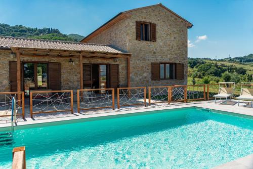 Villa San Giuseppe Scirocco — 4-Star Luxury Hotel in Montecatini Val Di Cecina, Italy