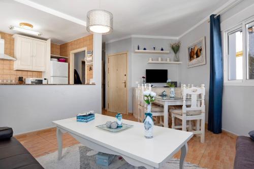 Apartamento Goya 1º solo familias — 4-Star Luxury Hotel in Conil De La Frontera, Spain