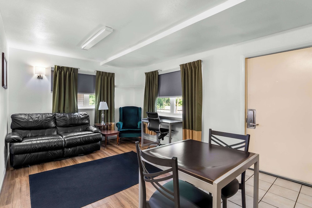 Americas Best Value Inn Jonesville Hillsdale - photo 17