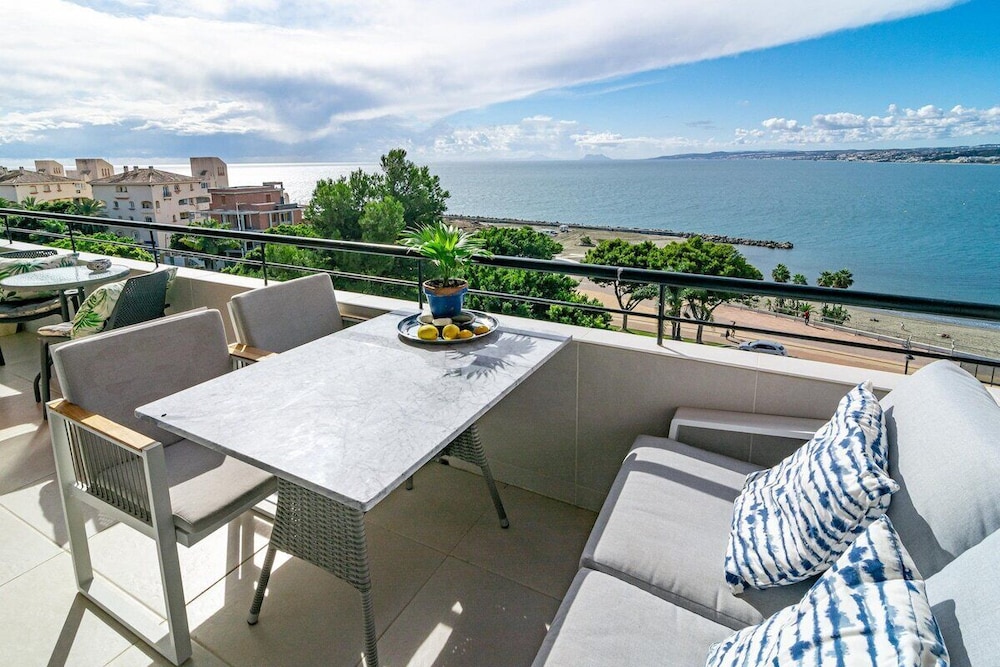 CP Modern Beachside Apartment in Estepona — 4-Star Luxury Hotel in Estepona, Spain