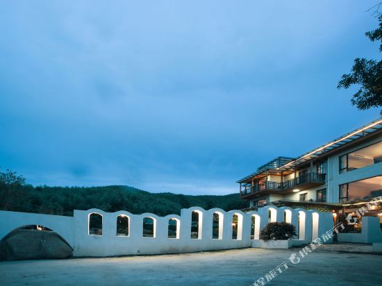 MGS Yimo Qinzi Hotel in Deqing, People's Republic of China