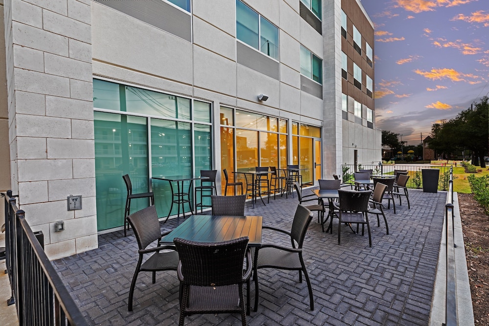 Holiday Inn Express & Suites Stafford NW Sugar Land by IHG - photo 33