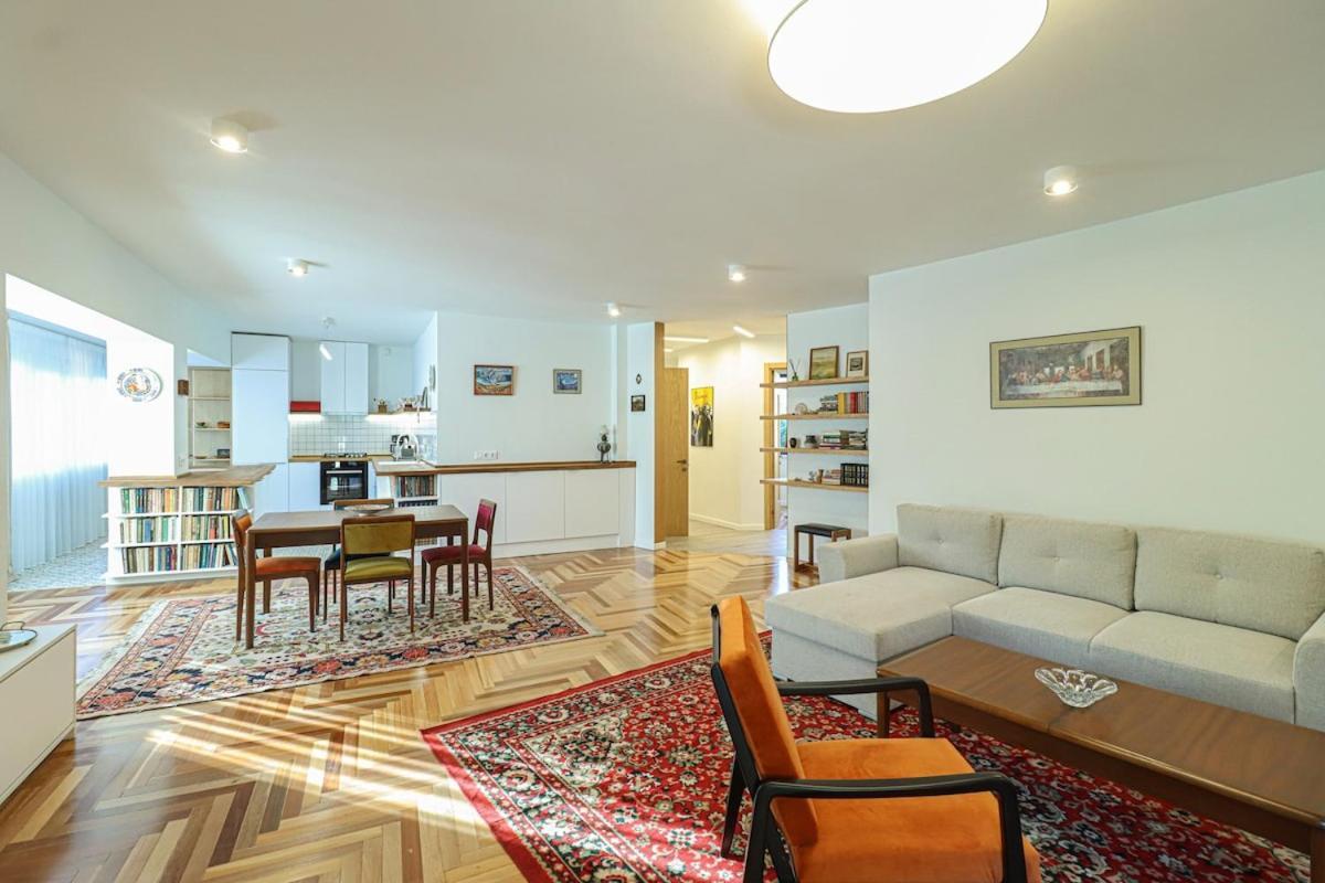 Elegant 2BR in Old Tbilisi By Wehost
