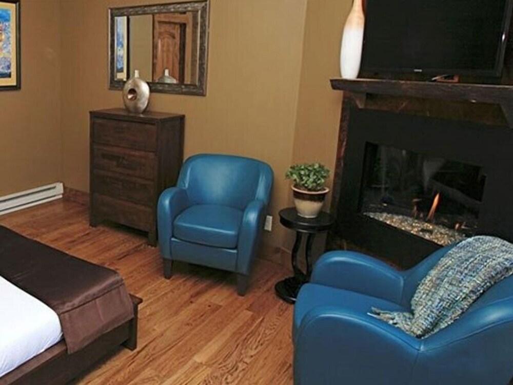 Torchlight Inn - photo 14