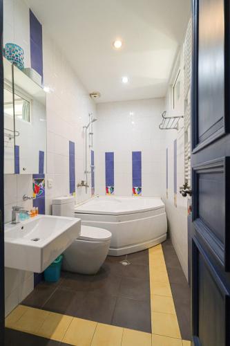 Charming 2BR Near Rooms Hotel By Wehost