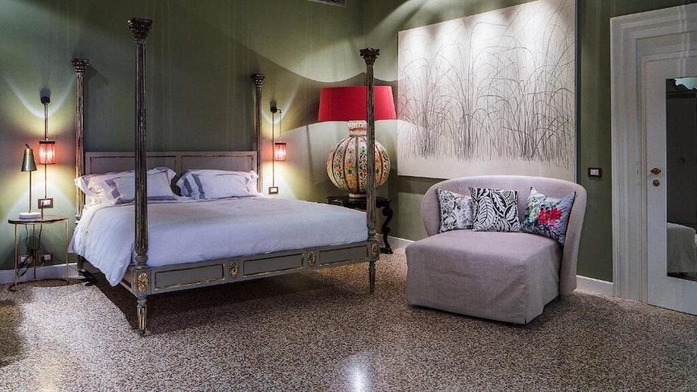 Hotel Heureka — 4-Star Luxury Hotel in Venice, Italy