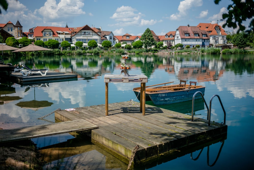 Seehotel Niedernberg Das Dorf am See — 4-Star Luxury Hotel in Niedernberg, Germany