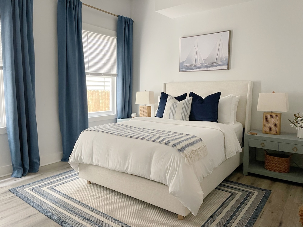 Elegant Duplex Steps to Forsyth — 4-Star Luxury Hotel in Savannah, United States