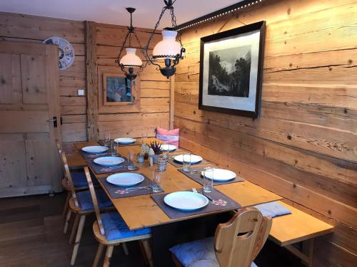 Ferienhaus Chalet Riedji — 5-Star Luxury Hotel in Schiers, Switzerland
