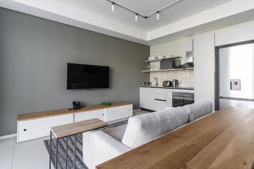 The Rose 202 2Bedroom Apartment with Rooftop Pool