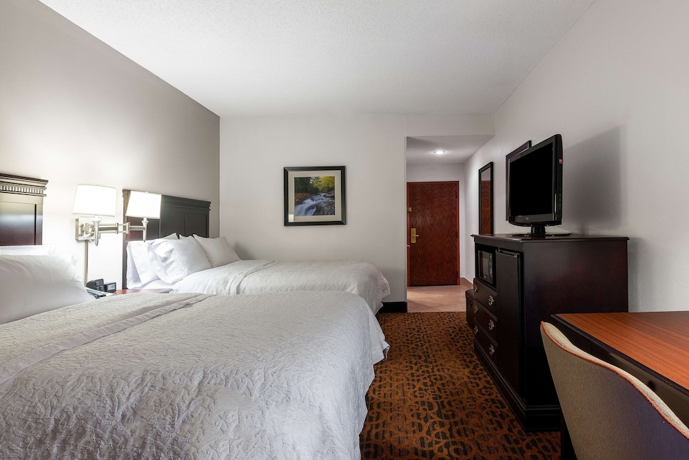 Hampton Inn Parkersburg Mineral Wells - photo 16