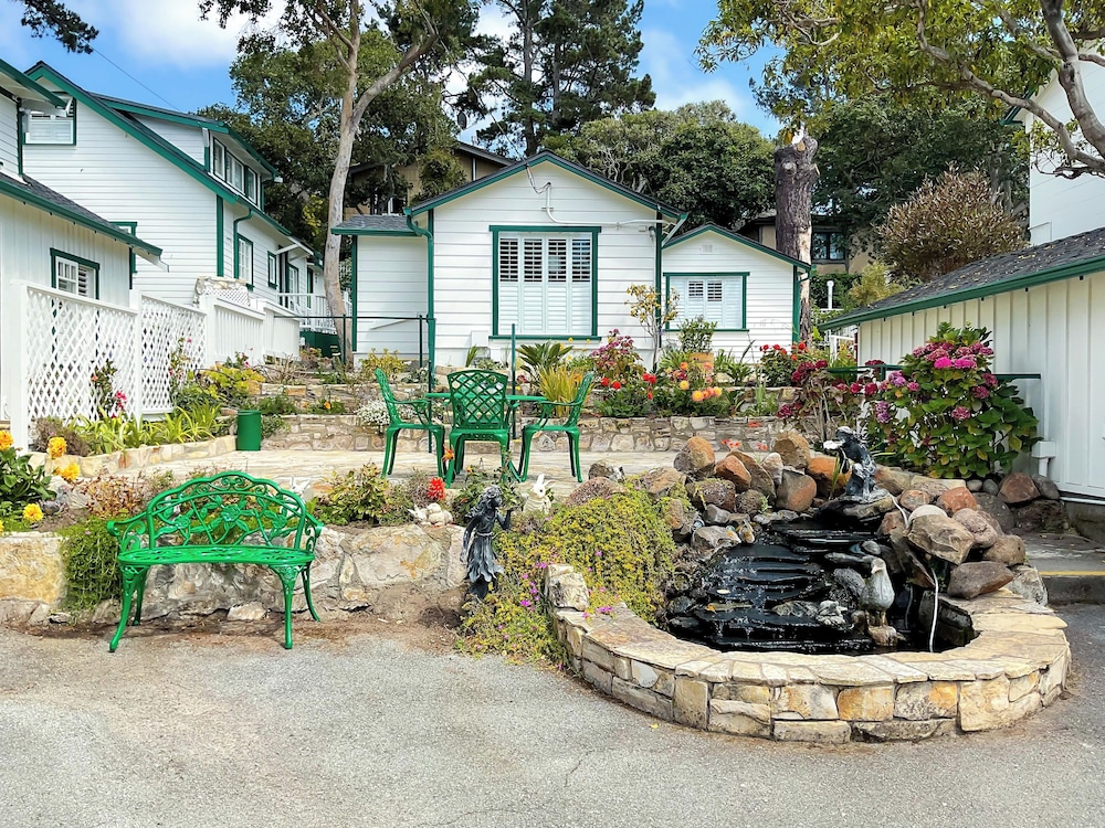 Carmel Green Lantern Inn - photo 93