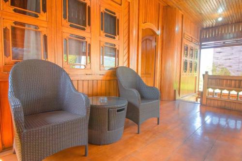 Watu Emas 1 with Shared Pool and Balcony — Batu — photo 3