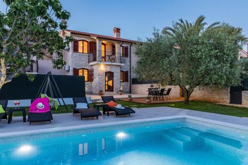 Villa Pietra — 4-Star Luxury Hotel in Galizana, Croatia